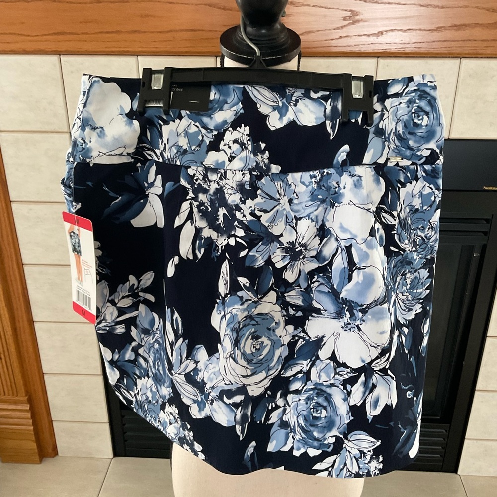 NWT S.C.&Co. Tummy Control Skort, Women’s Sz M - Picture 1 of 13